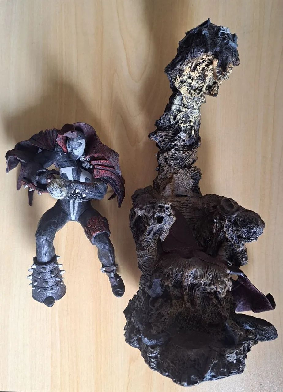 Figura Spawn no trono McFarlane originail  - Foto 2