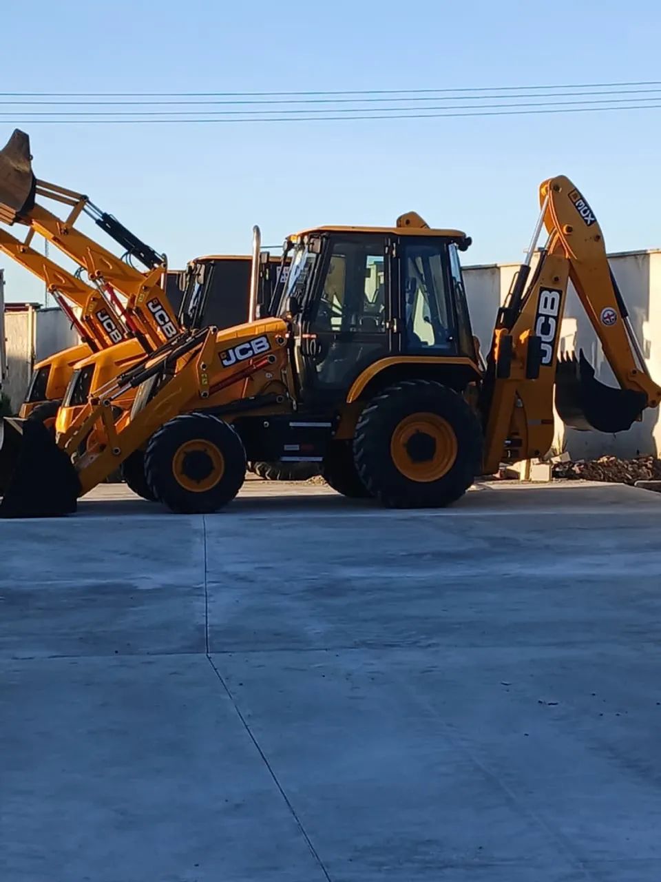 Alugo Retroescavadeira hora /diária/ mensal  - Foto 2