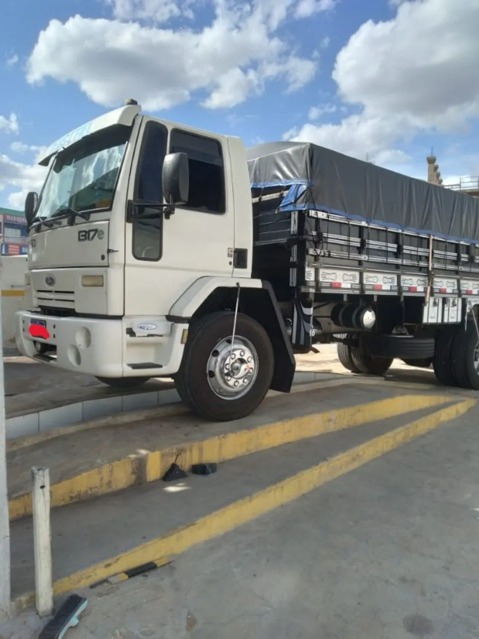 CAMINHÃO FORD 1317e | ANO 2006