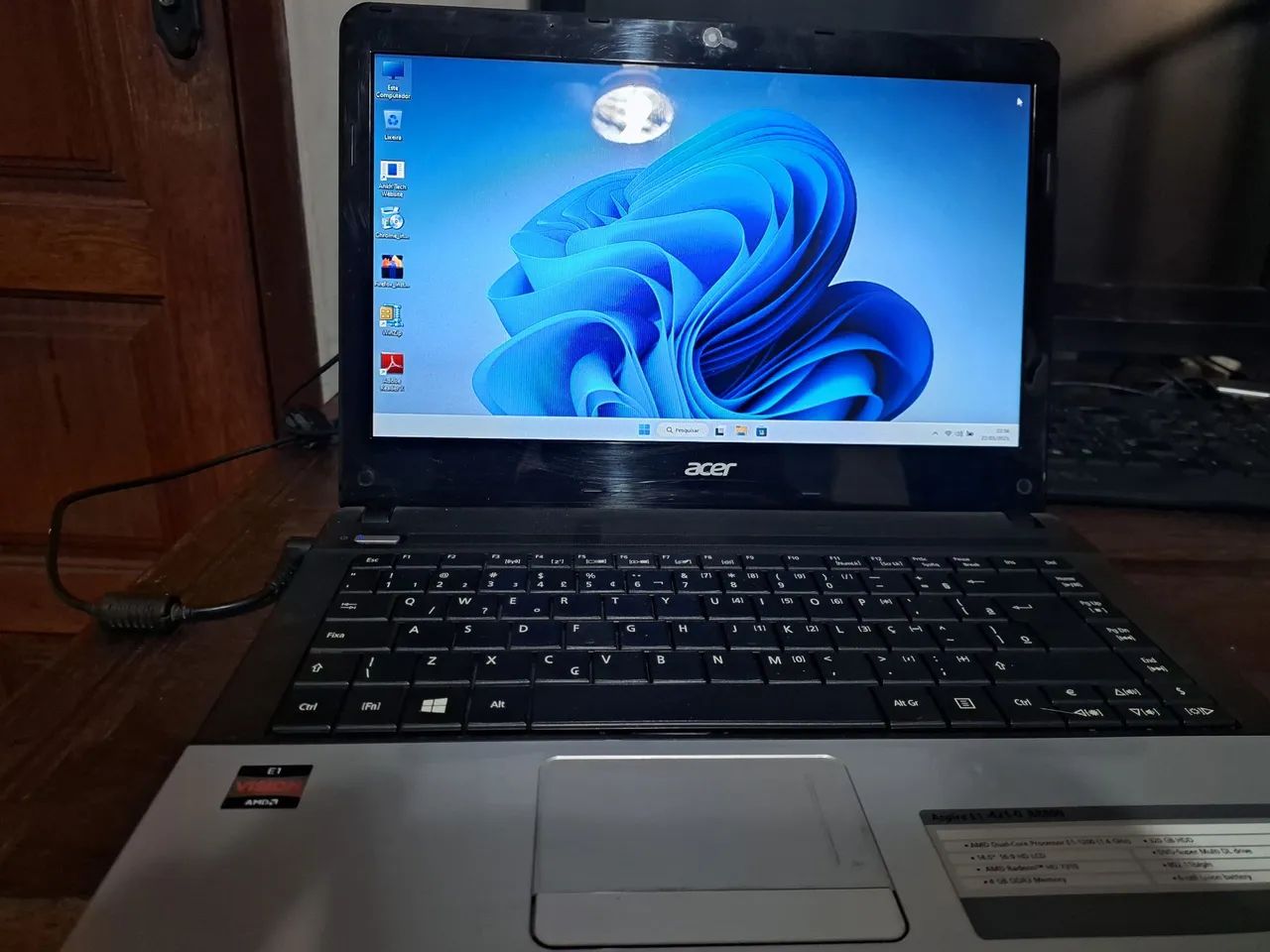 Notebook Acer Aspire E1 AMD E1 1.20GHz 4GB RAM ..bateria segurando pouca carga 
