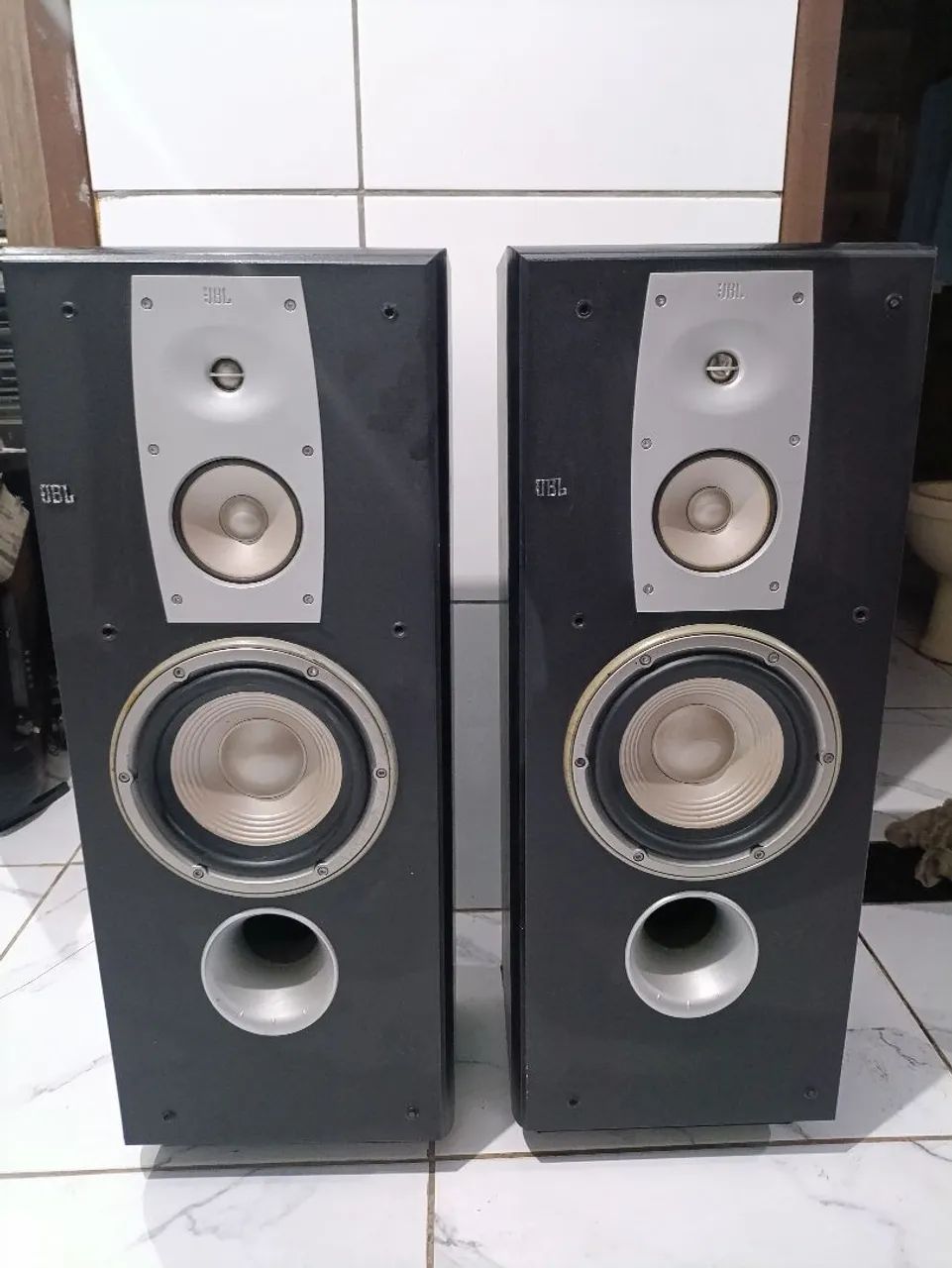 Par de Caixas Acústicas JBLn38 8 ohms semi nova