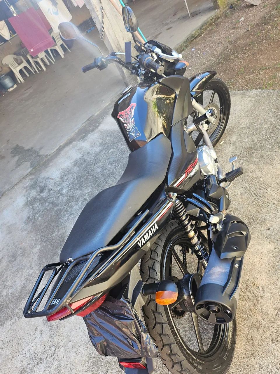 Moto Yamaha factor 150. 