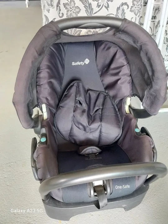 Vendo Bebe conforto com encaixe pro carro
