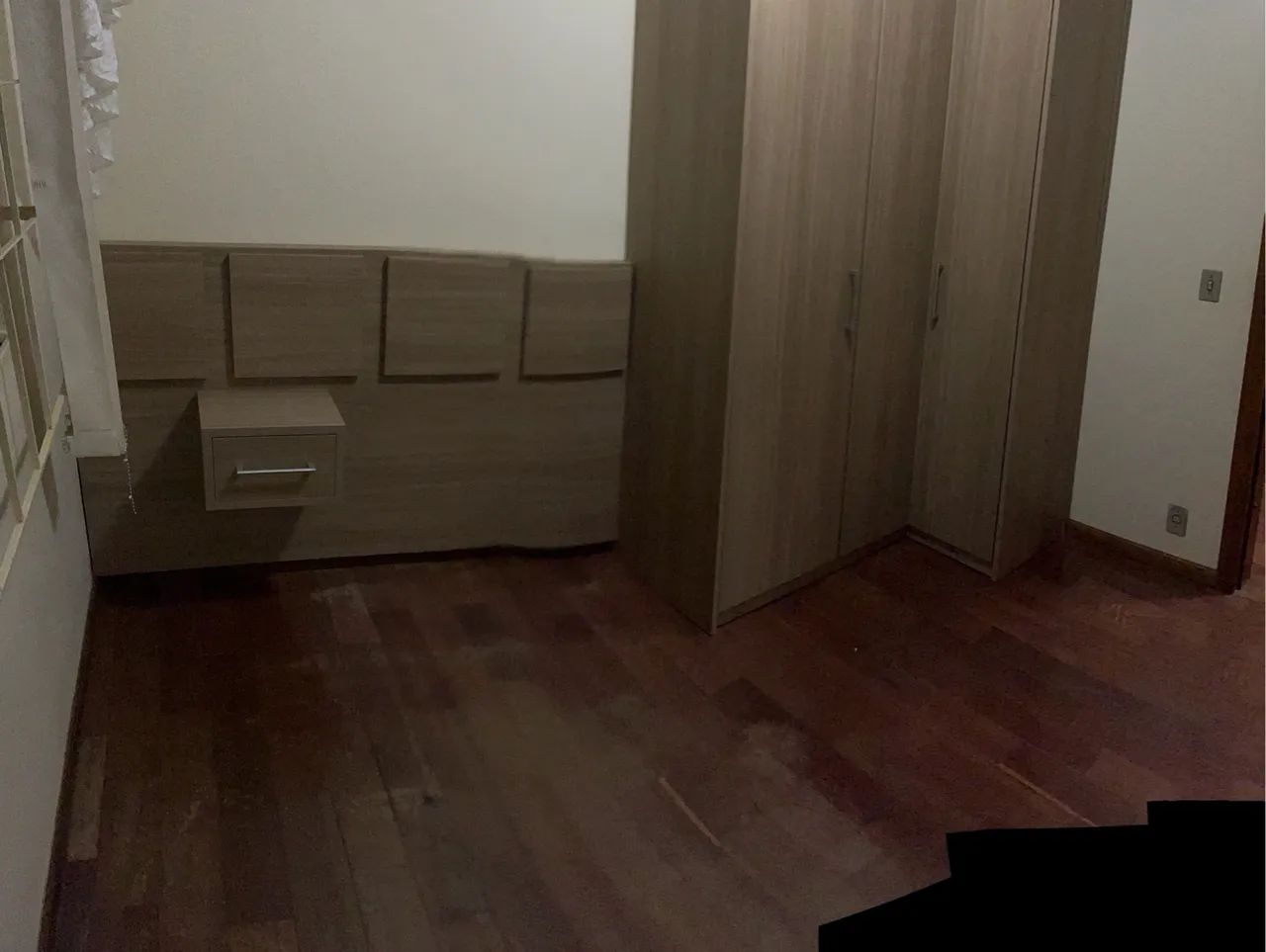 Quarto planejado com aproximadamente 2.20m de altura