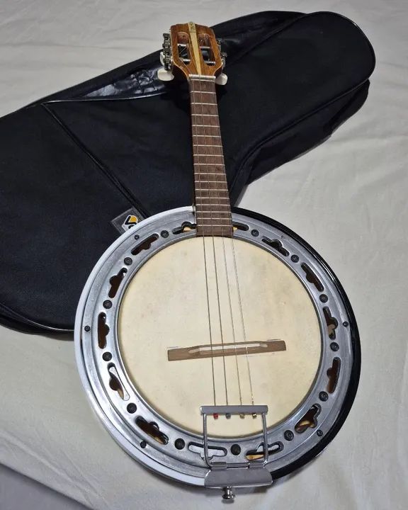 Banjo 4 cordas em ótimo estado. 