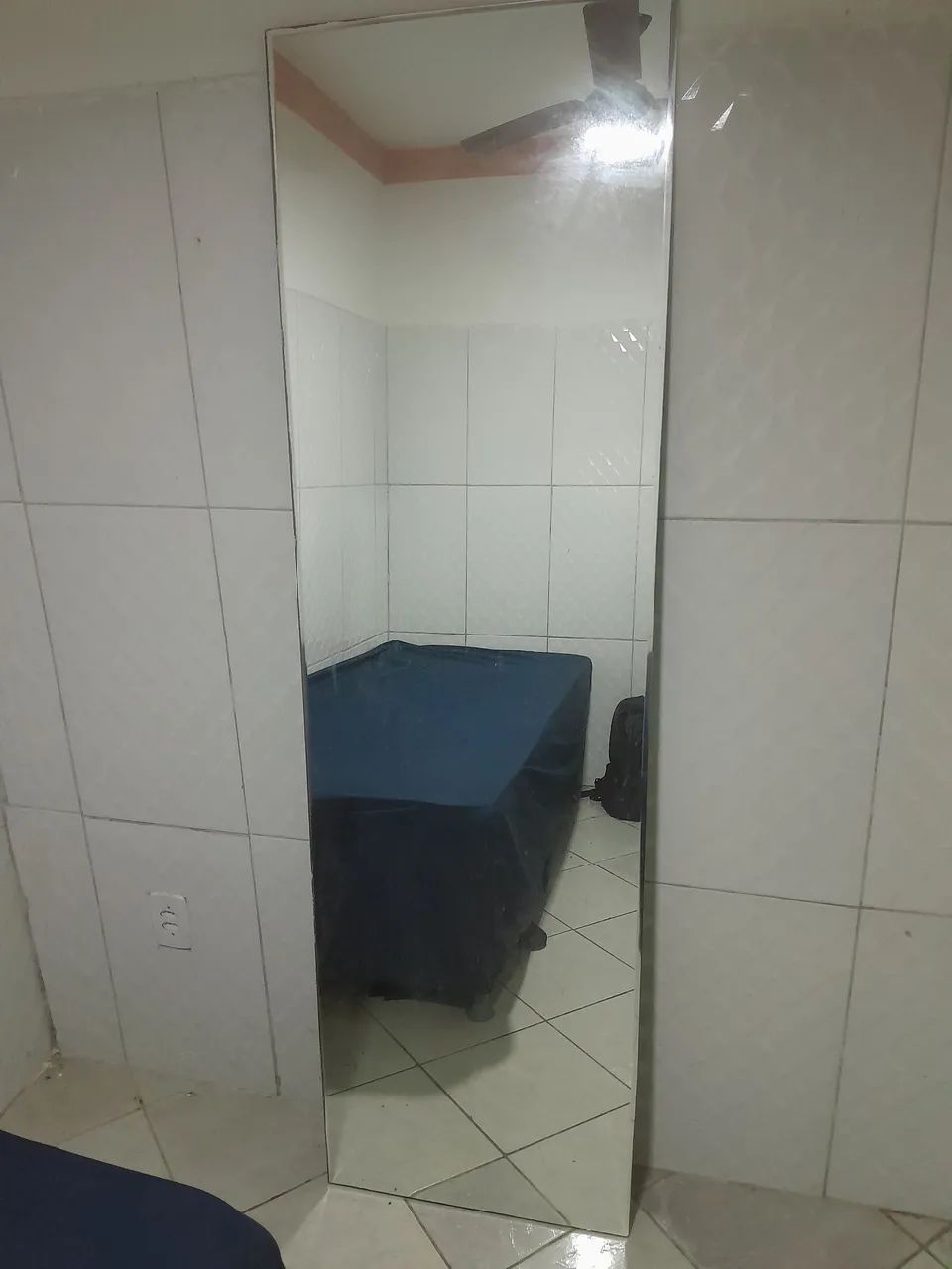 Espelho grande que dá pra se ver da cabeça aos pés.. - Foto 2