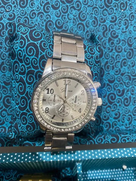 Relógio Geneva Diamond Alloy prateado com strass 