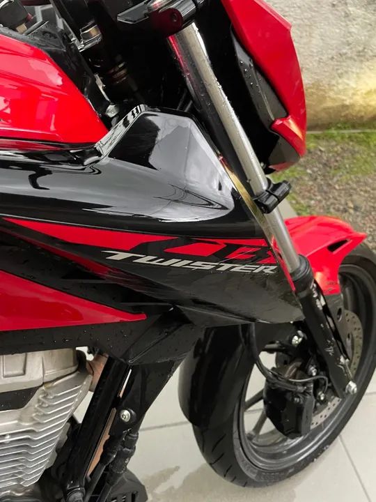 Honda CB 300F 2023 - Foto 4