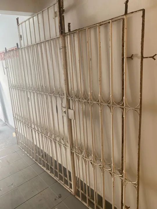 Vendo 2 grades de ferro - Foto 6