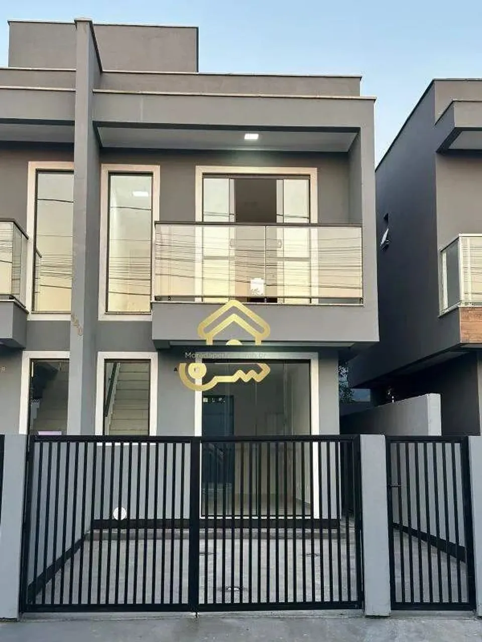 Sobrado à venda, no Bairro Carianos, Florianópolis-SC, com 2 quartos, sendo 1 suíte, com