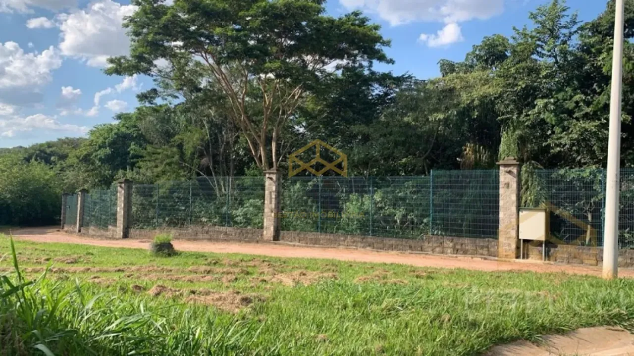 TERRENO À VENDA EM UM DOS CONDOMÍNIOS MAIS DESEJADO SWISS PARK.