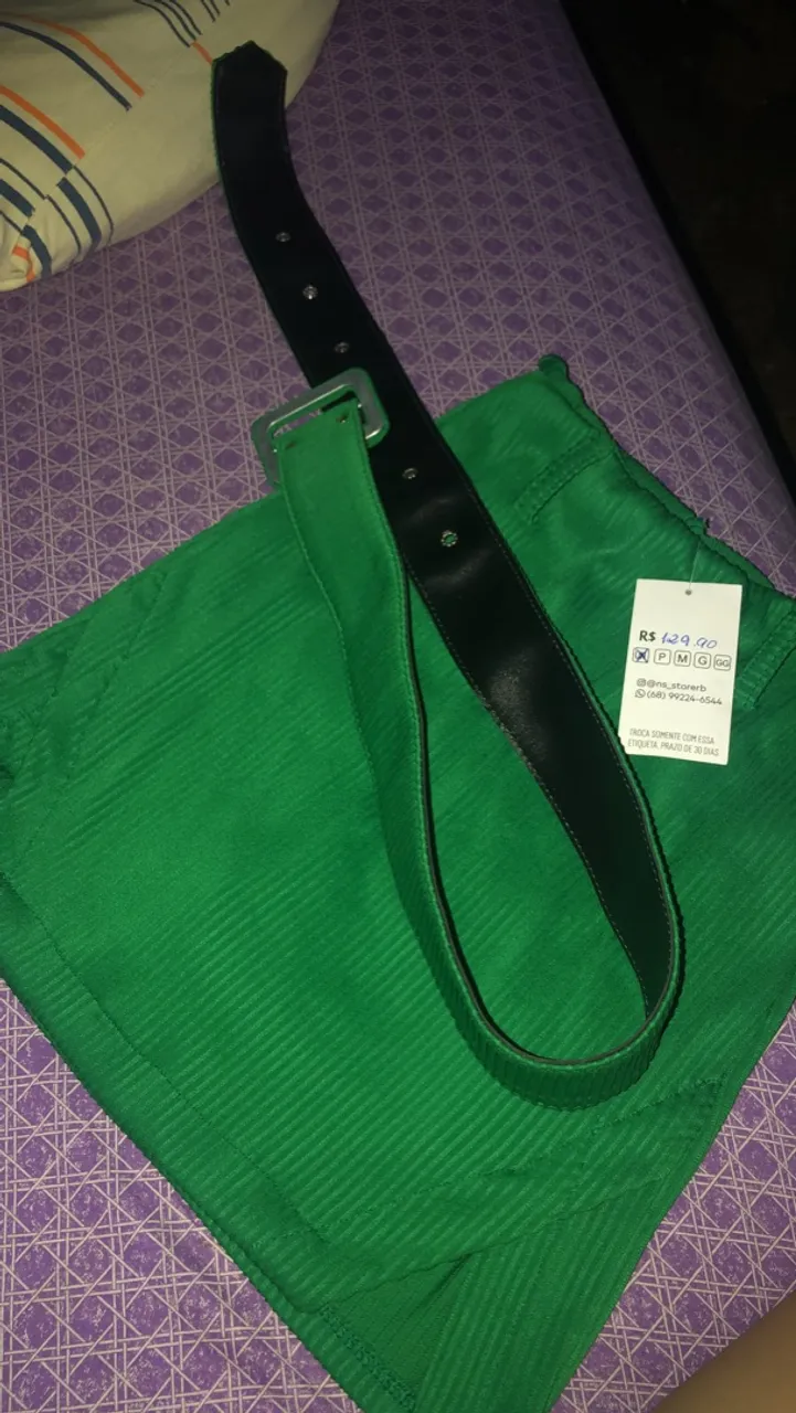 Short verde de sarja com cinto