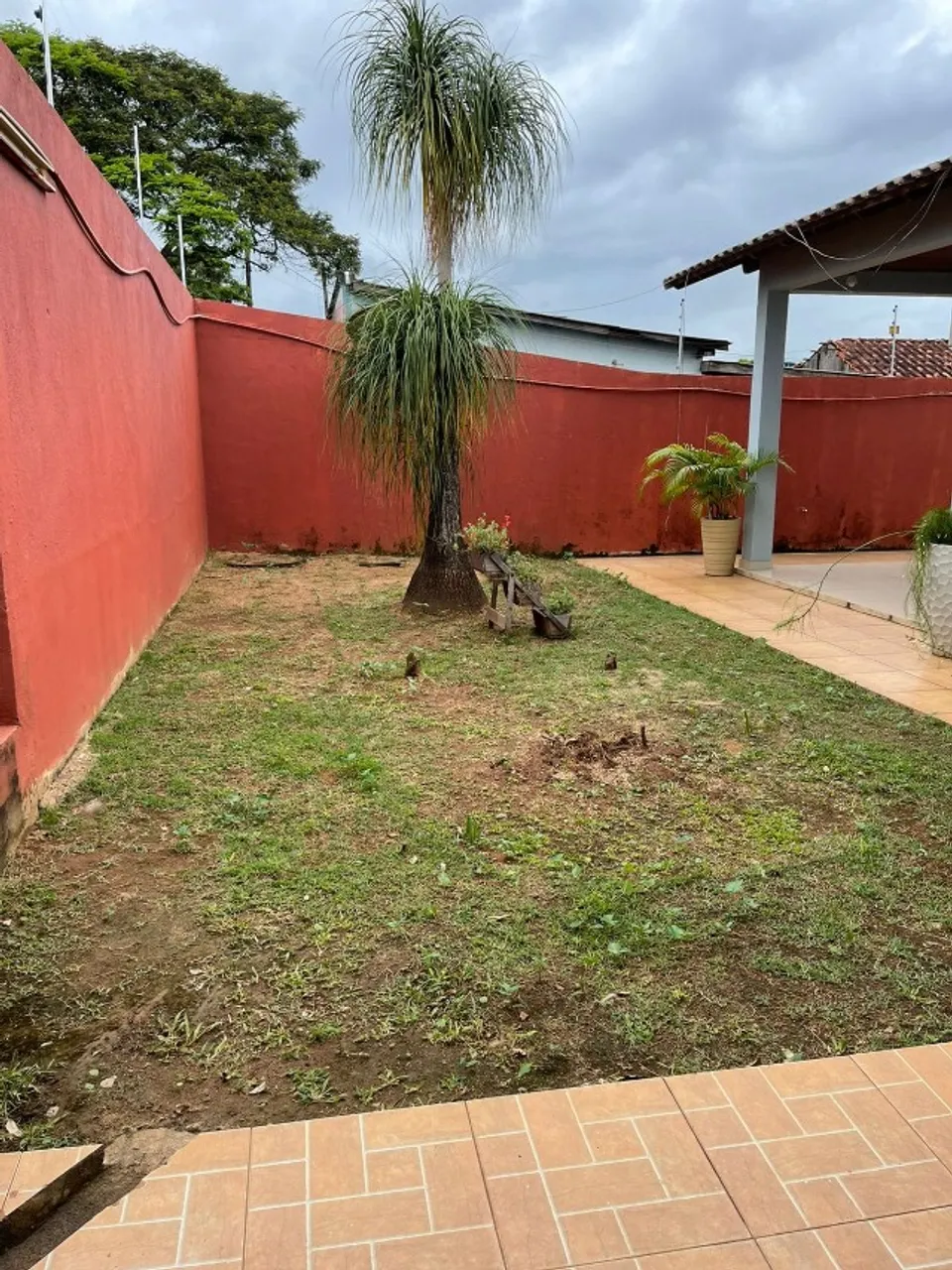 VENDE-SE CASA COM PISCINA - DIRETO COM O PROPRIETÁRIO!