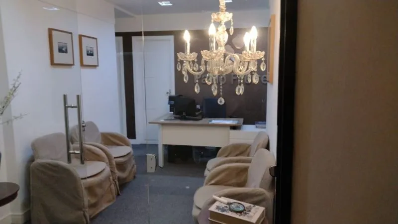 Conjunto de Salas 93m² , mobiliada, decorada. Consulte!