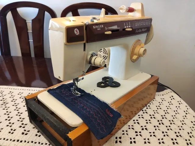 Maquina de Costura Singer Facilita Master, em ótimo estado, bem regulada, é pegar e usar  - Foto 4