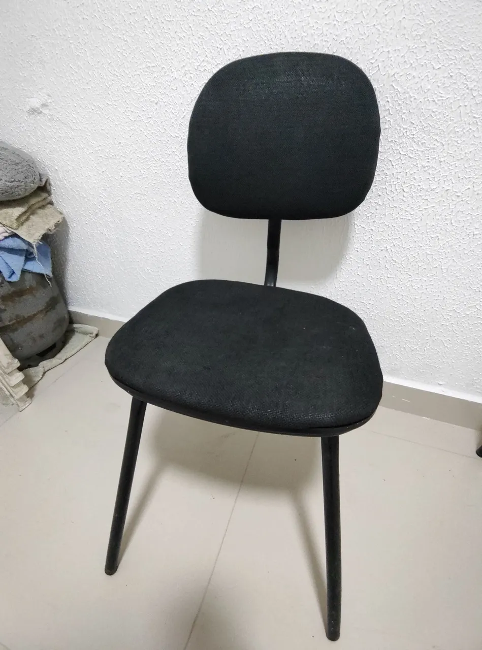 2 Cadeiras de Escritório na Cor Preta