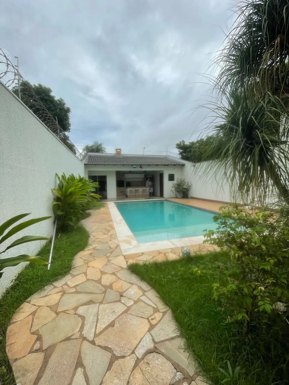 Alugo Casa comercial Bairro lixeira bem centralizado
