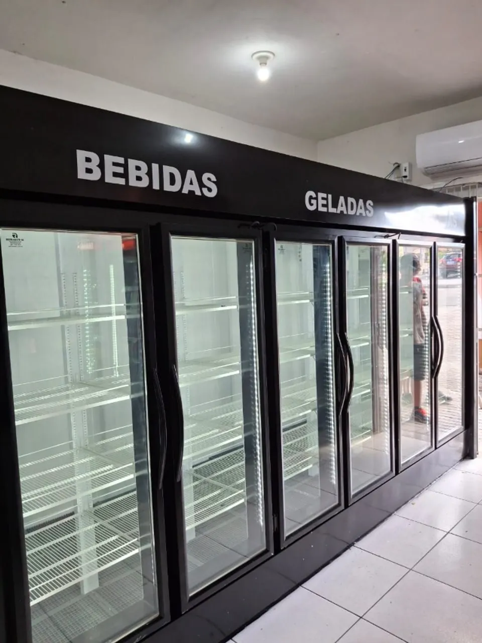 Expositor Refrigerado e congelado sob medida