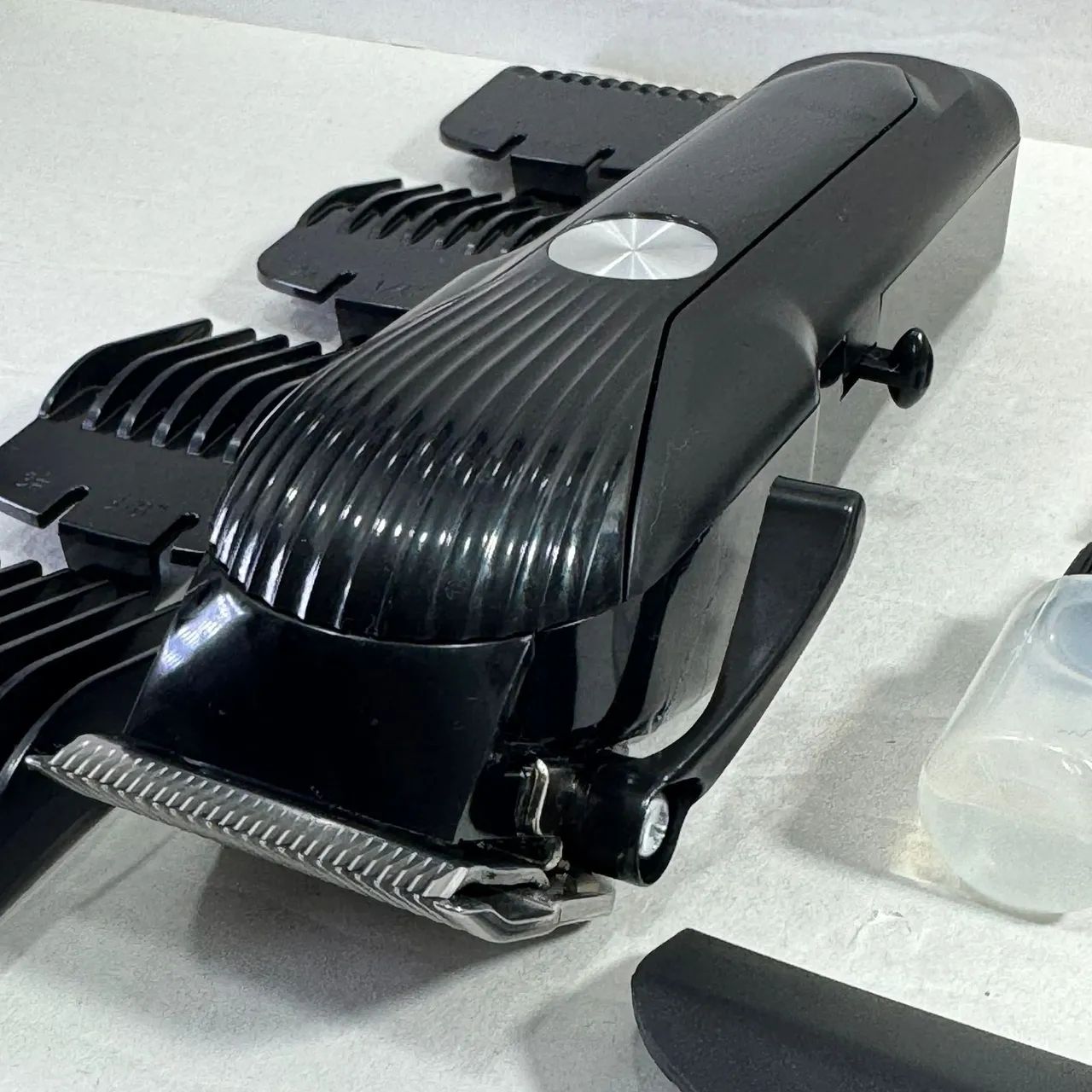 Máquina para cortar cabelo sem fio recarregável com visor digital  - Foto 3