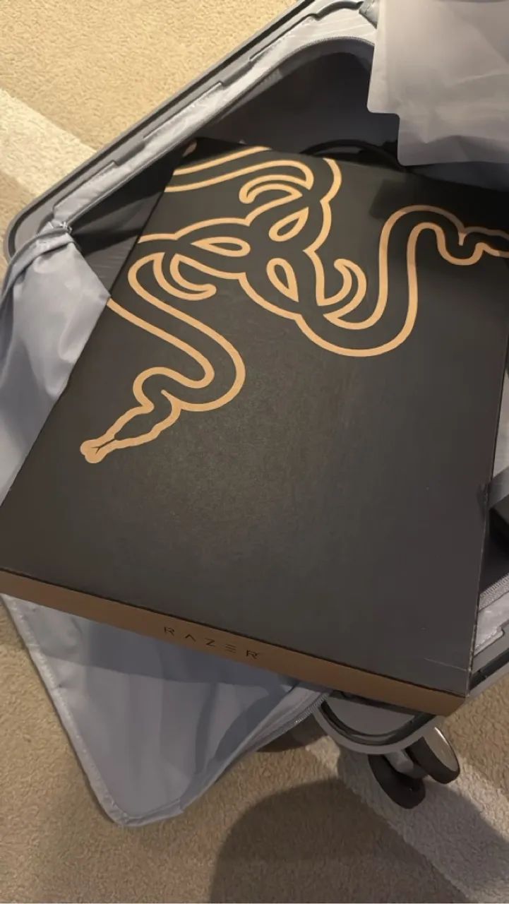 Razer Blade 16 (2024 OLED) - RTX 4090 - i9 14900HX - 32Gb Ram - 2TB SSD - QHD+ 240Hz - Foto 4
