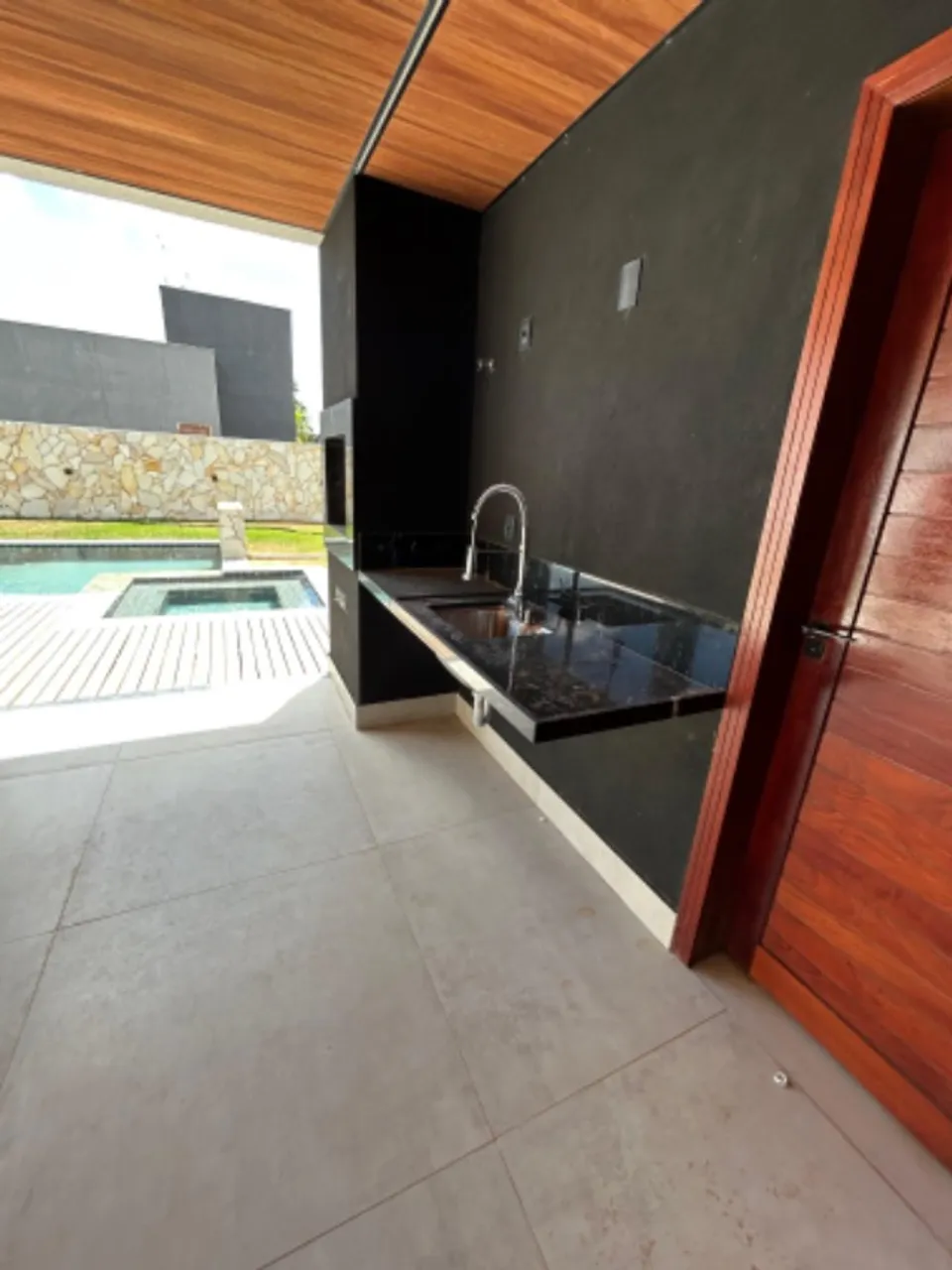 Casa incrível à venda no Condomínio Jardins Amsterdã - Com 3 suites CASA NOVA