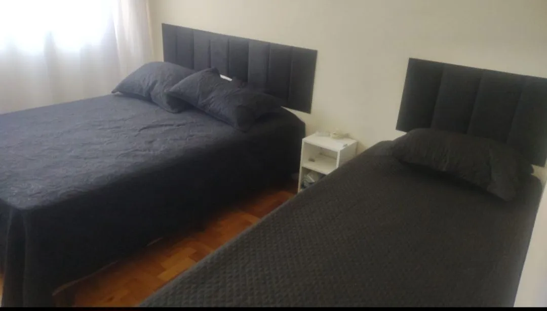 Vendo cama box de casal e box de solteiro