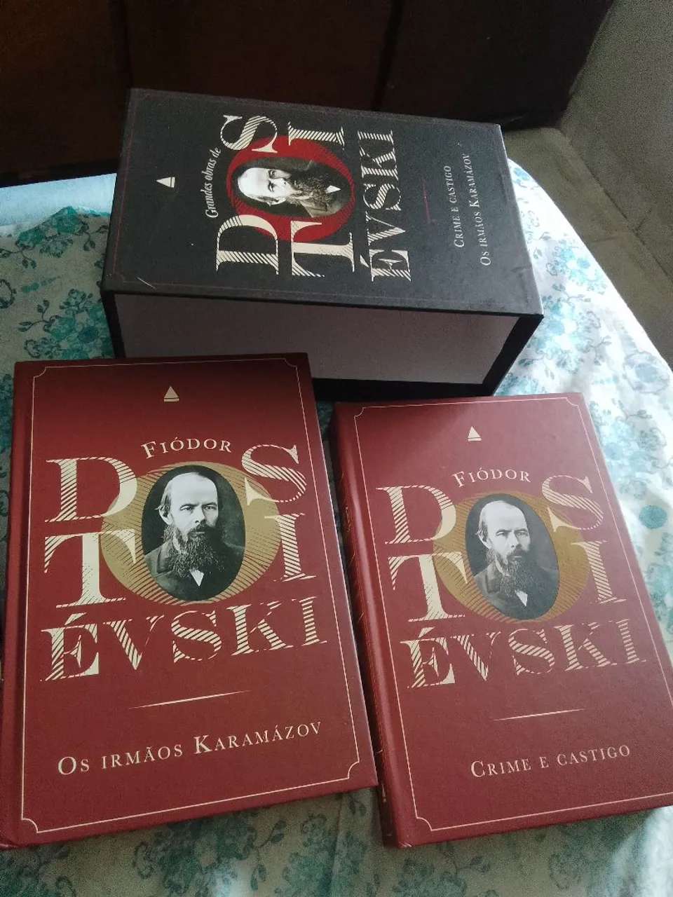 Livros e HQs usados em estado de novo