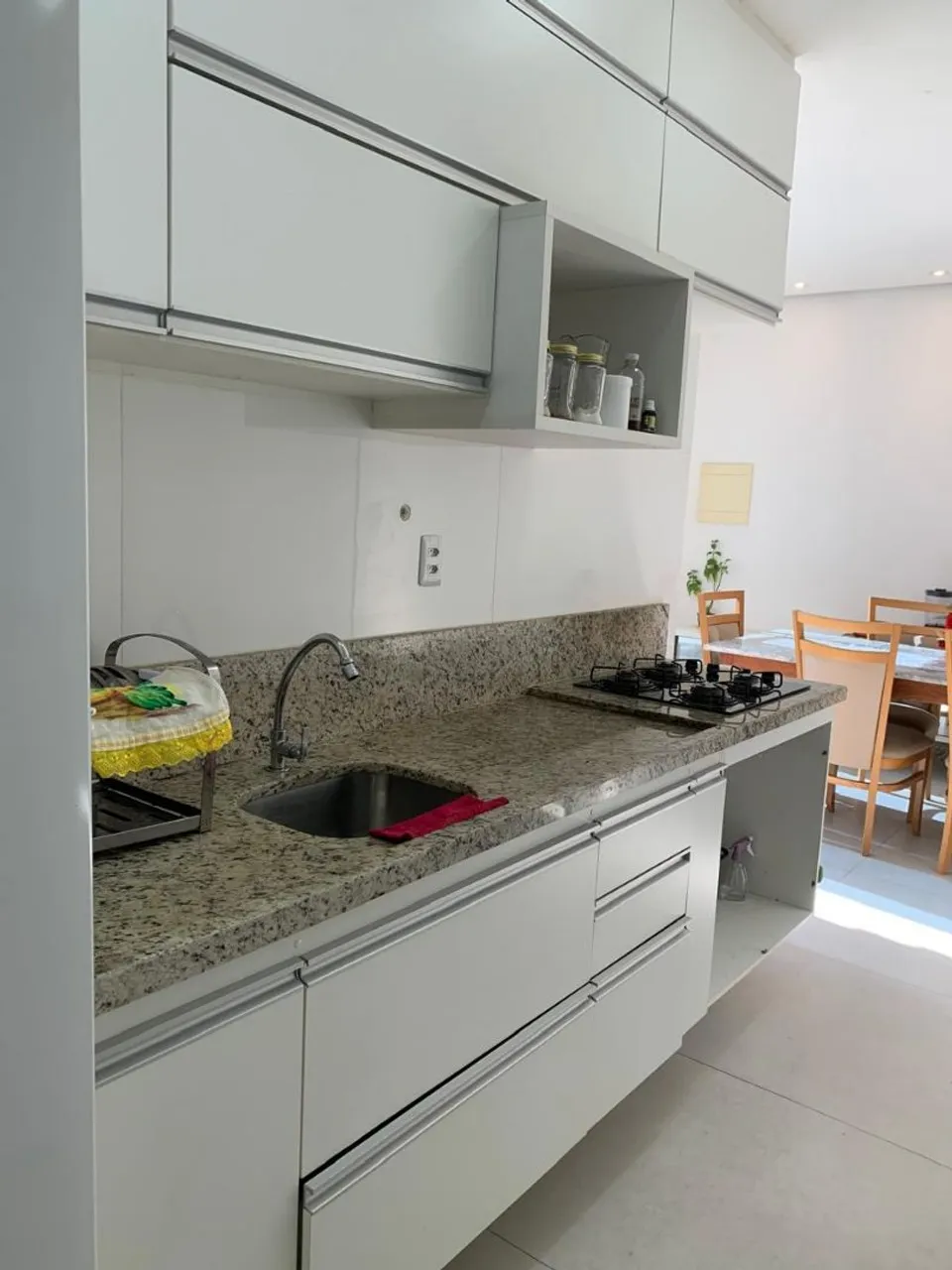 Alugo casa do três quartos, em Condomínio, próximo a Avenida Fraga Maia