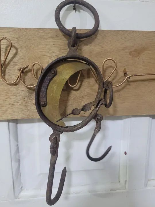 Balança de gancho ou meia lua  antiga: