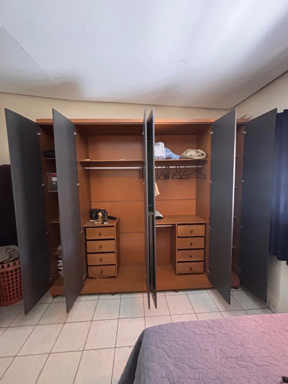 Guarda-Roupa de 6 Portas - Madeira 2,40x0,50x2,10H  - Foto 3