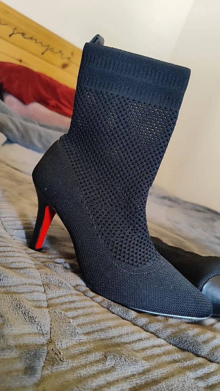 Bota Feminina Preta Salto Vermelho
