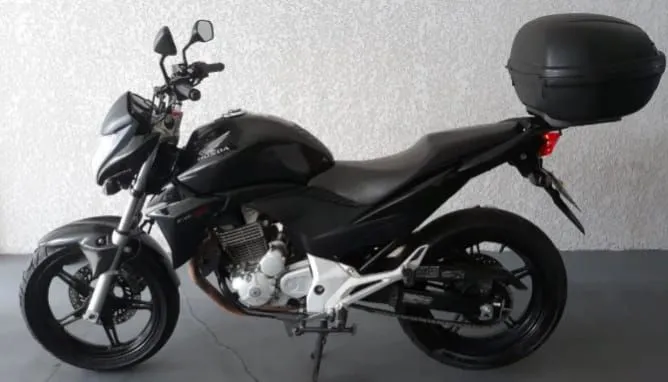 Honda cb 300r ano 2013