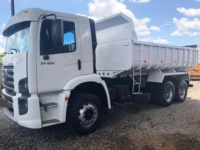 Vw 24250 6x2 caçamba ano 2010