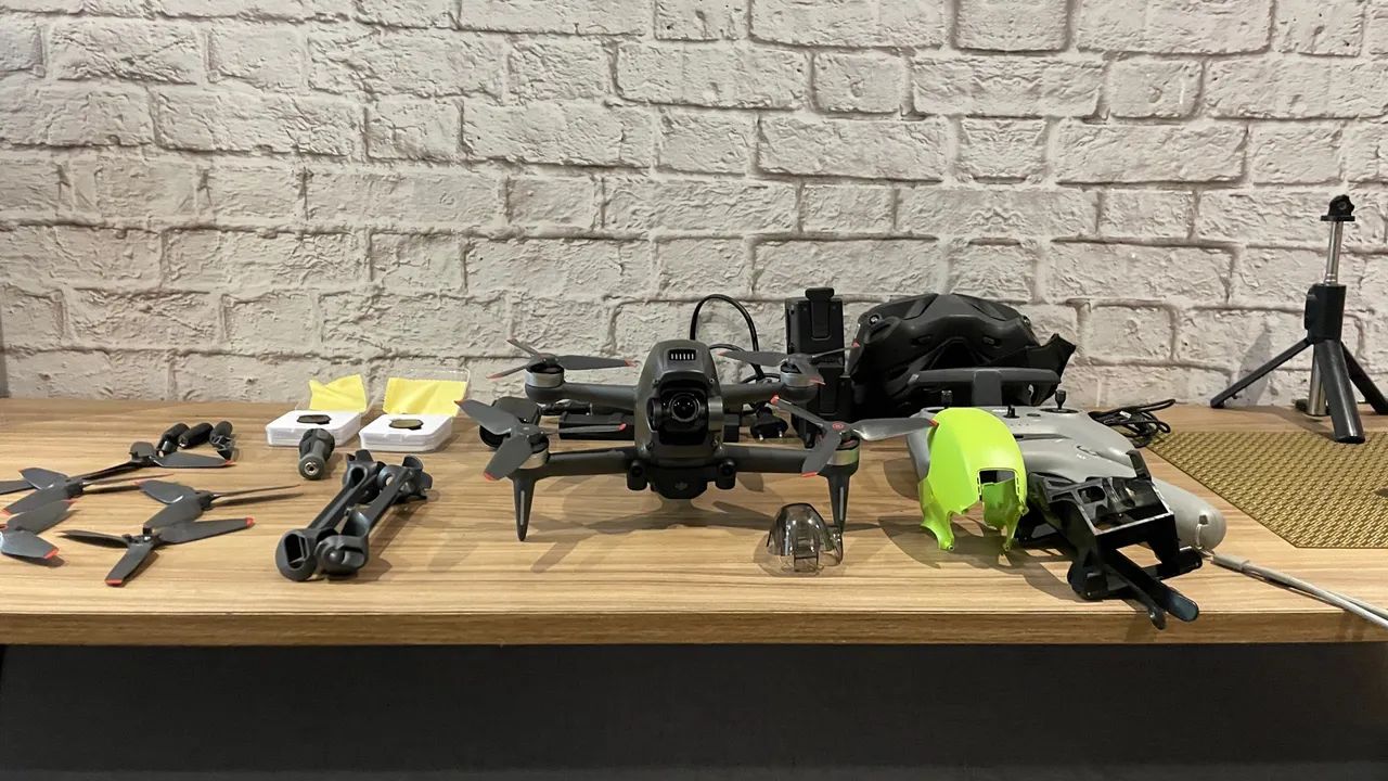 Drone Dji Fpv- Oculos Dji- 2 Controles - 3 Baterias- Acessórios 