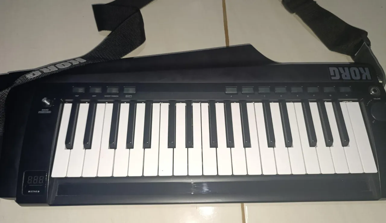 Korg RK-100S - Teclado Sintetizador Keytar