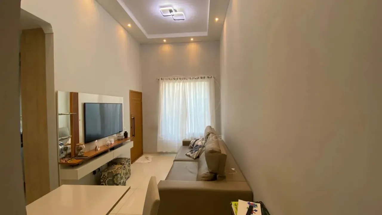 Casa semi mobiliada para locação com 3 quartos sendo 1 suíte na região Leste de Londrina