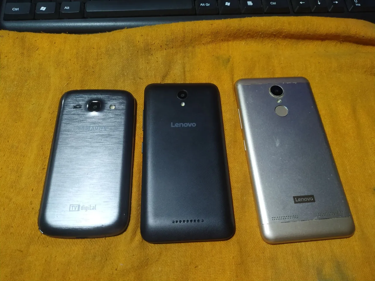 Desapegando celulares antigos