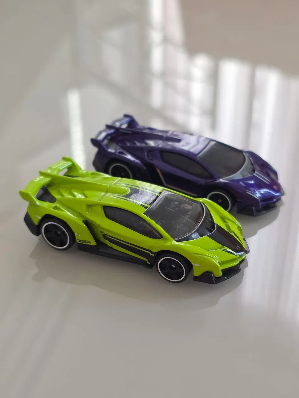 Kit 2 Hotwheels Lamborghini Veneno (Verde e Roxo) - Foto 3