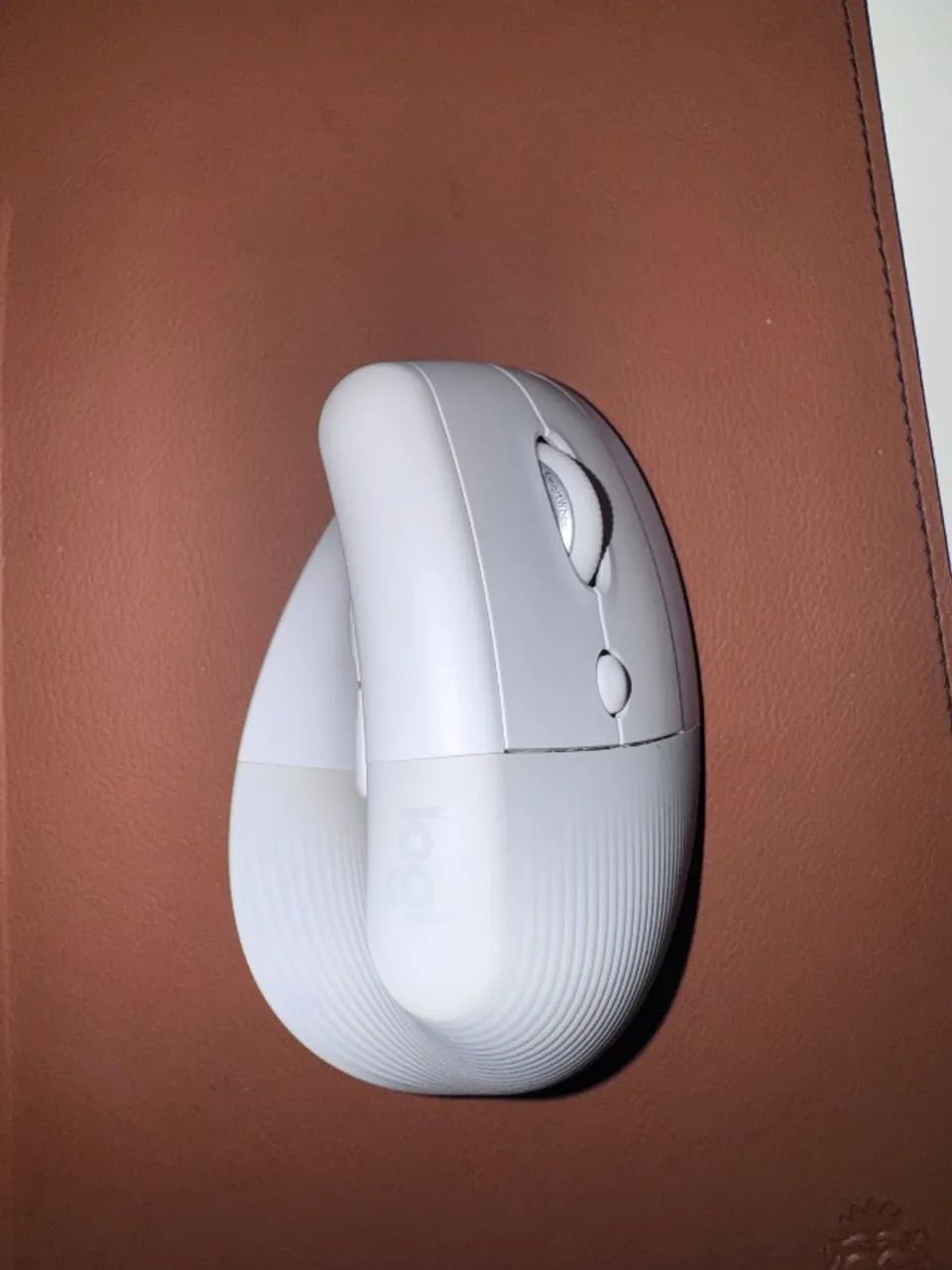 Mouse Logitech lift ergonômico branco  - Foto 4