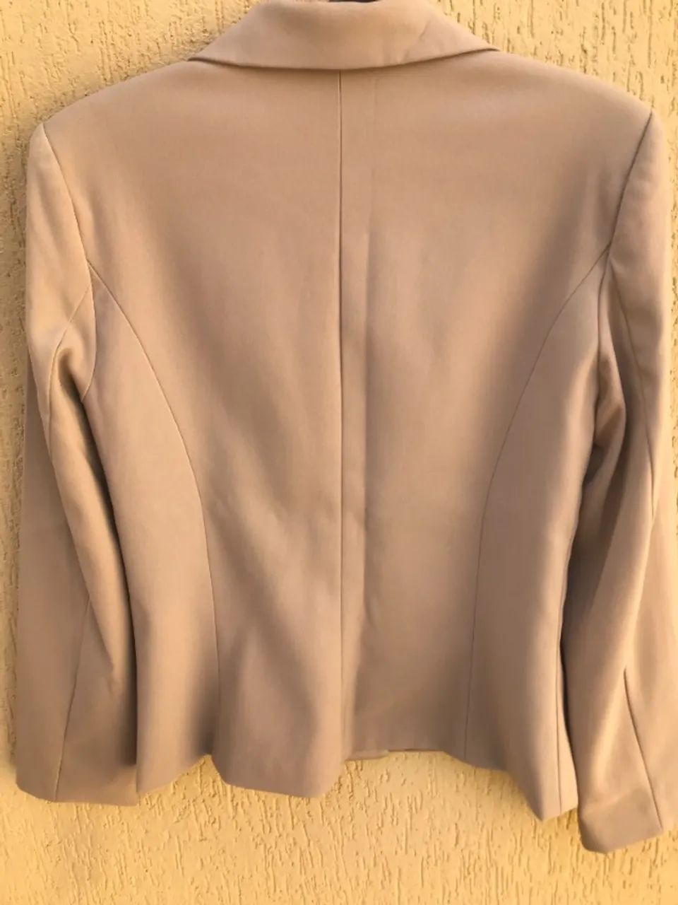 Blazer Clássico Off White Com Ombreiras Da Marca Ducatto - Foto 5