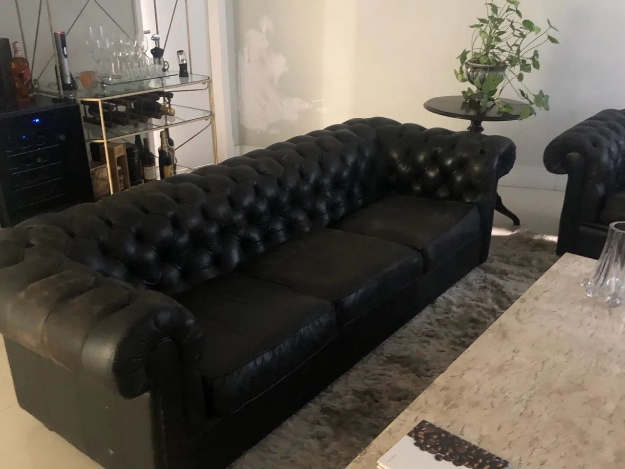 Conjunto de 2 Sofás Chesterfield - Couro Preto - Estilo Clássico