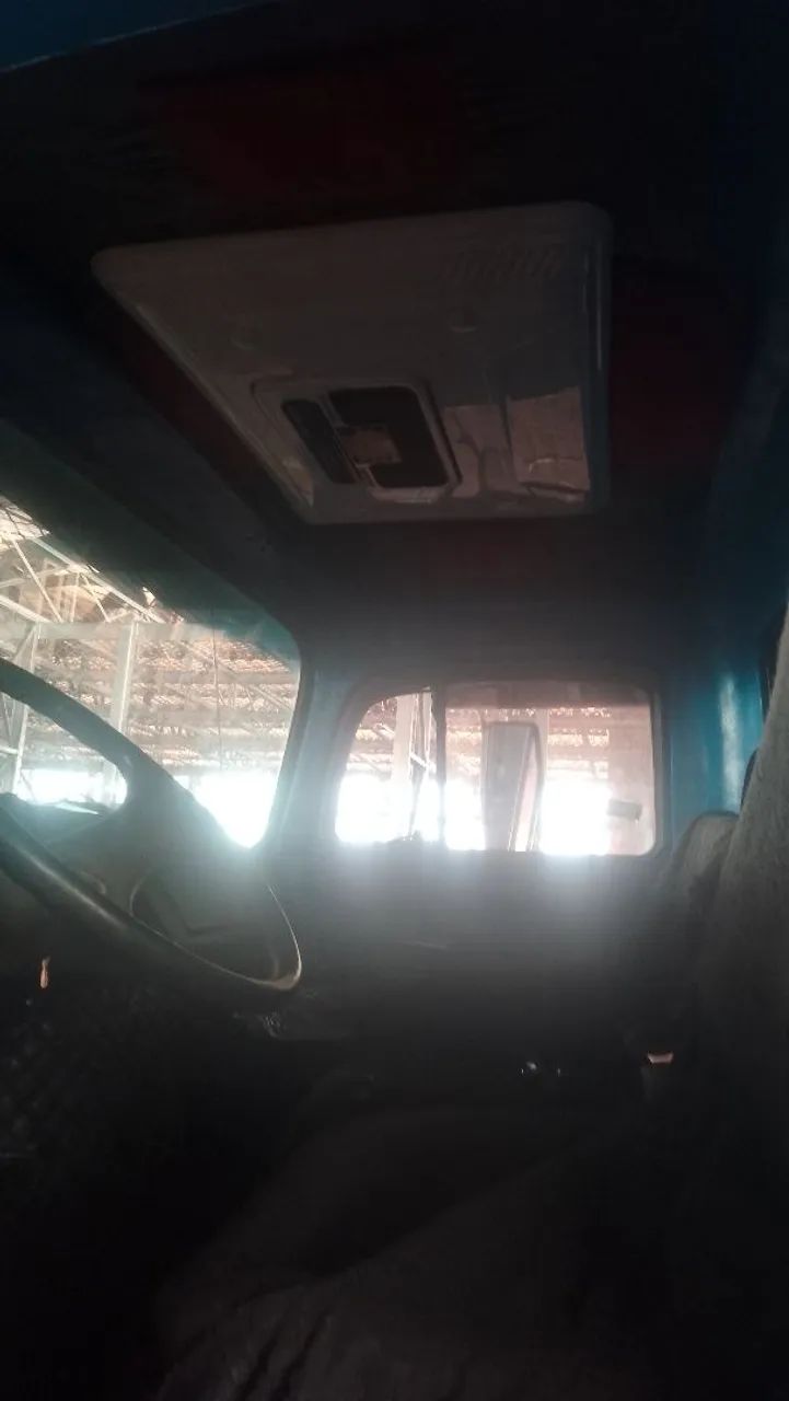 Vendo no chasis s ou com caçamba documentos carga aberta  - Foto 4