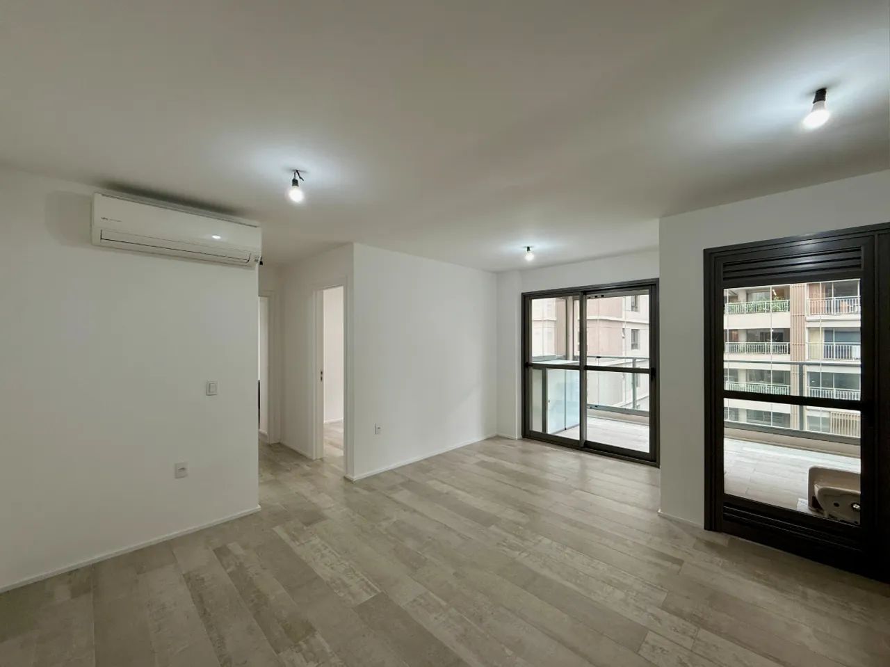 Apartamento para venda em Moema com 2 quartos, sendo 1 suíte, 64m²