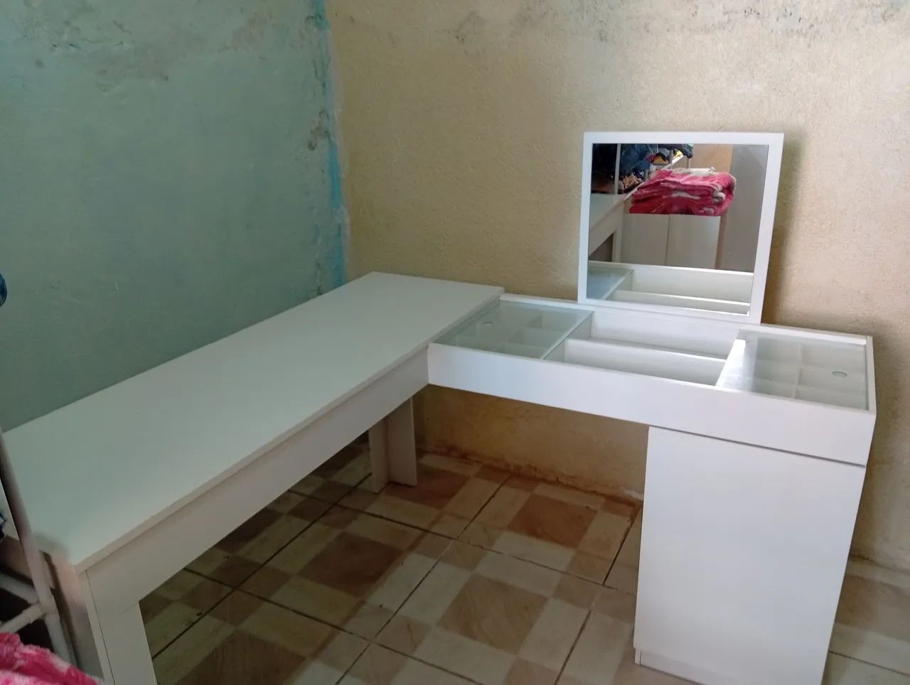 Vendo escrivaninha+penteadeira 