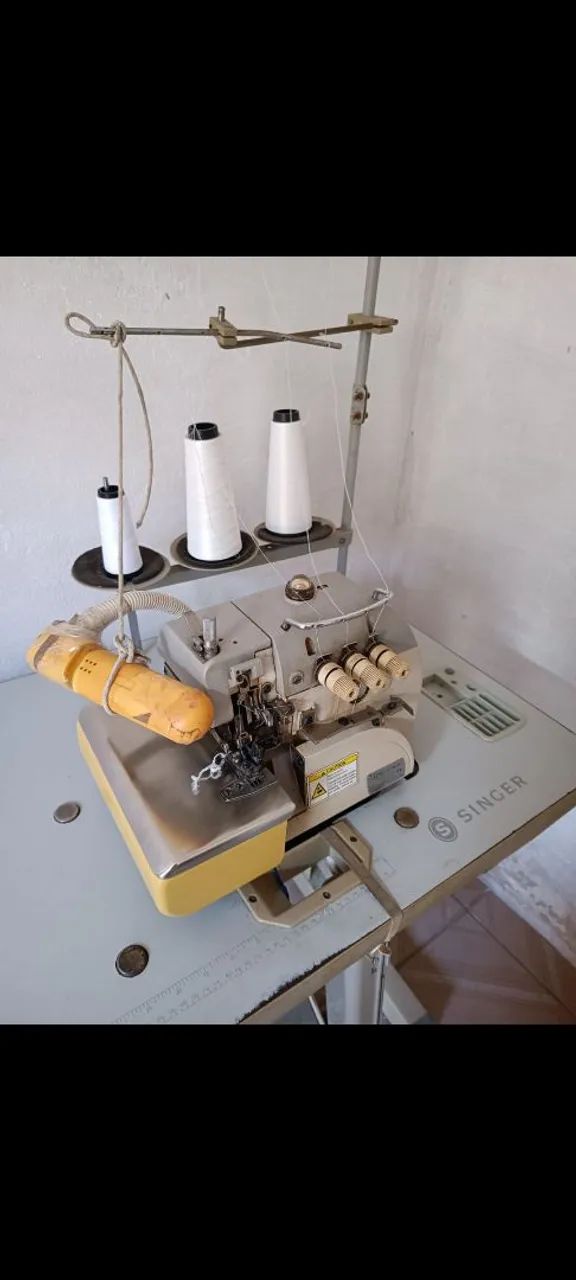 Máquina Overloque 
