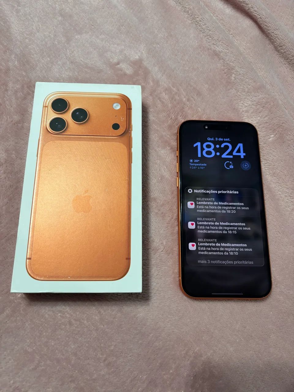 Vendo iPhone 17 pro max está na garantia ainda 2027 - Foto 2