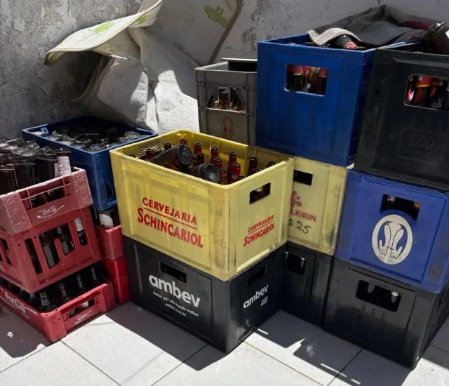 CAIXA DE CERVEJA COM CASCO 600ML E LITRINHO - Foto 2