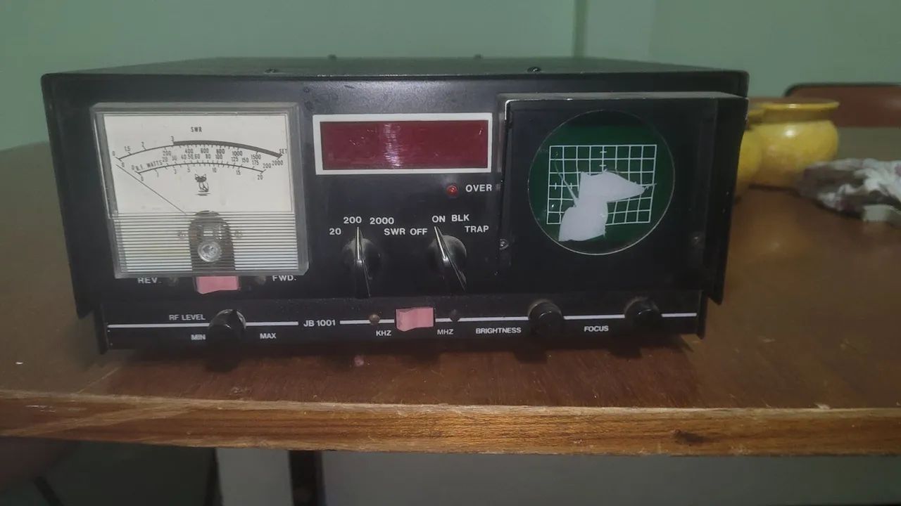 Frequencímetro digital com osciloscópio RF LEVEL 