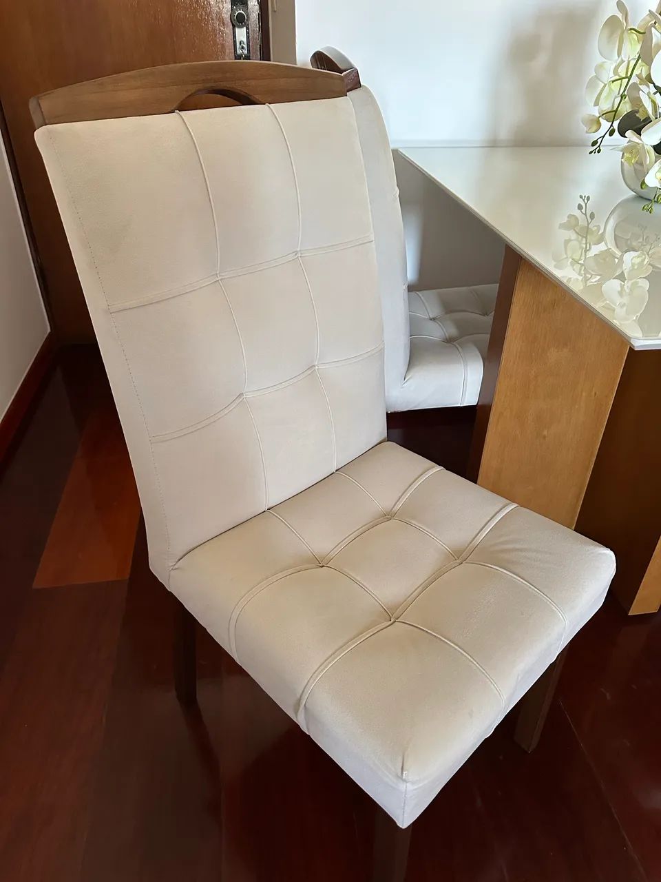 Vende-se 4 cadeiras de madeira maciça  - Foto 2