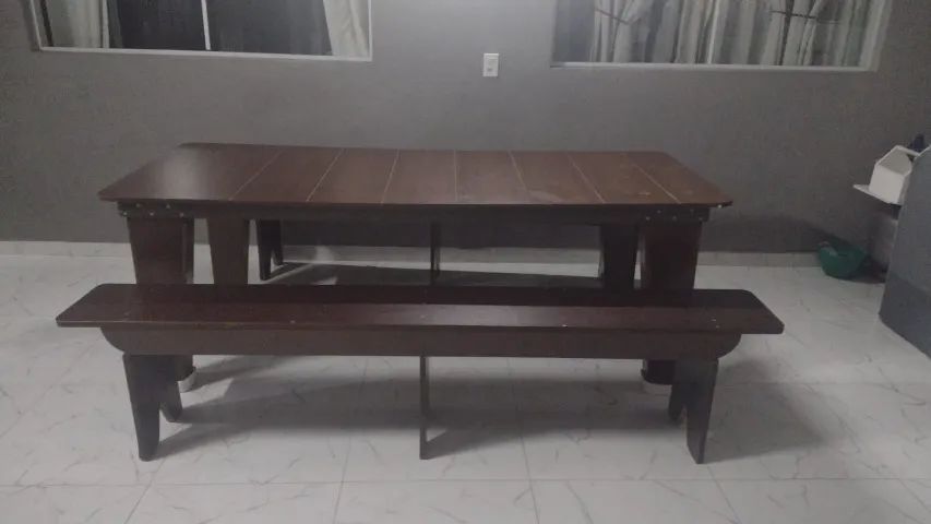 Mesa e dois bancos grandes - Foto 2